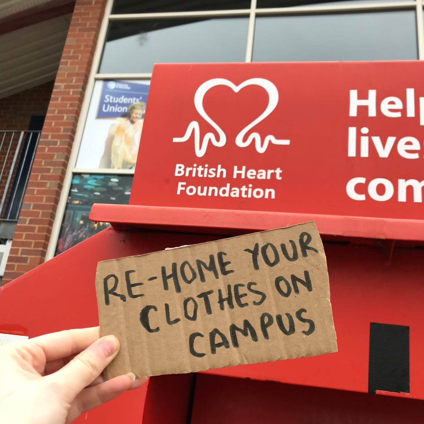 ❤️FINAL GIVEAWAY ❤️

Giving your clothes a second lease on life is a great way to get rid of your unwanted clothes, and also help the environment! 

📲 Follow the link in our bio, and go to the ‘Campus’ tab, to read our post on re-homing your clothes on campus! 

We want to give you PRIZES to help make this change happen! All you have to do is follow the steps below for a chance to WIN! 🏆

PRIZE= Jamie Oliver Vegetarian cookbook

Here’s how to enter:
- Like this post 
- Follow this account @uw_sustain 
- Comment 1 emoji 
👍🏼

You will automatically be entered into our prize draw. Unlimited entries, follow the above steps again. Each time is a new entry. 

Entries close midday on Wednesday 5th January 

#UniversityofWorcester #sustainable #sustainablefashion #sustainability #catcc #fastfashion #textilewaste #clothingcrisis #susthingsout #sustainablelifestyle #ethicalfashion #ecofriendly #ecofashion #secondhandfashion #ecouow